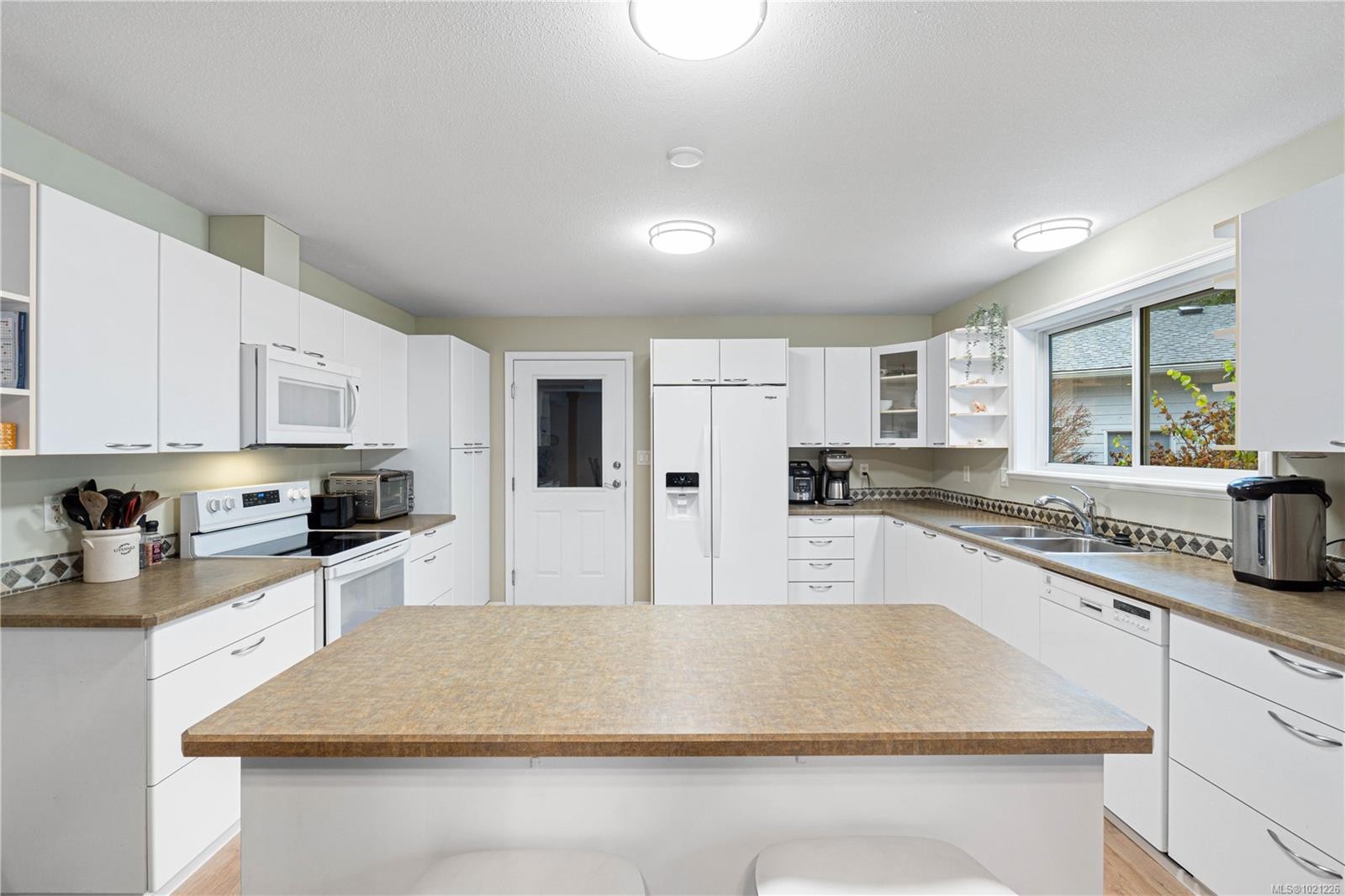 1356 Meadowood Way, Qualicum Beach, BC