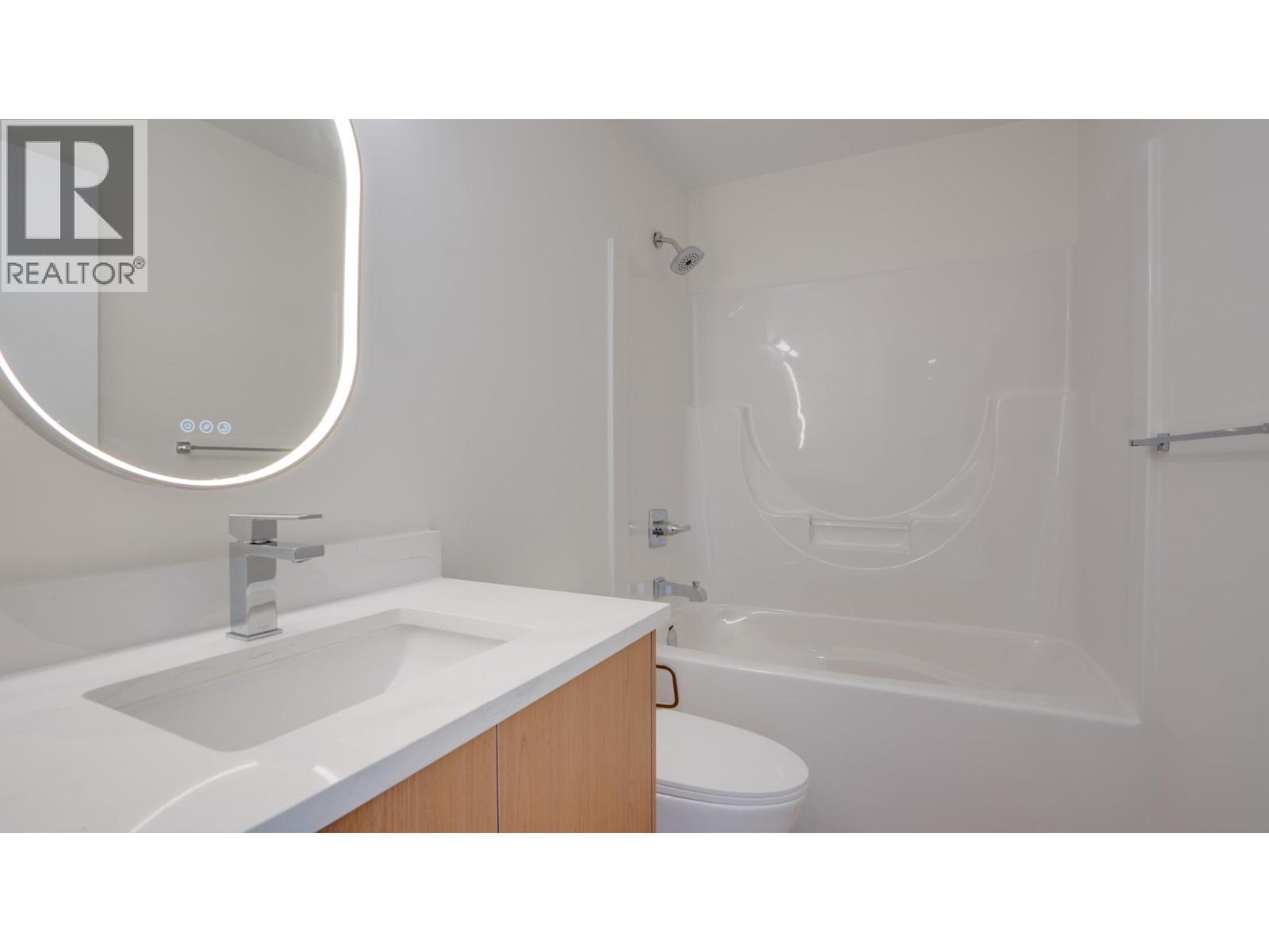5705 Heritage Drive Unit# Sl 9, Vernon, BC - Indoor Photo Showing Bathroom