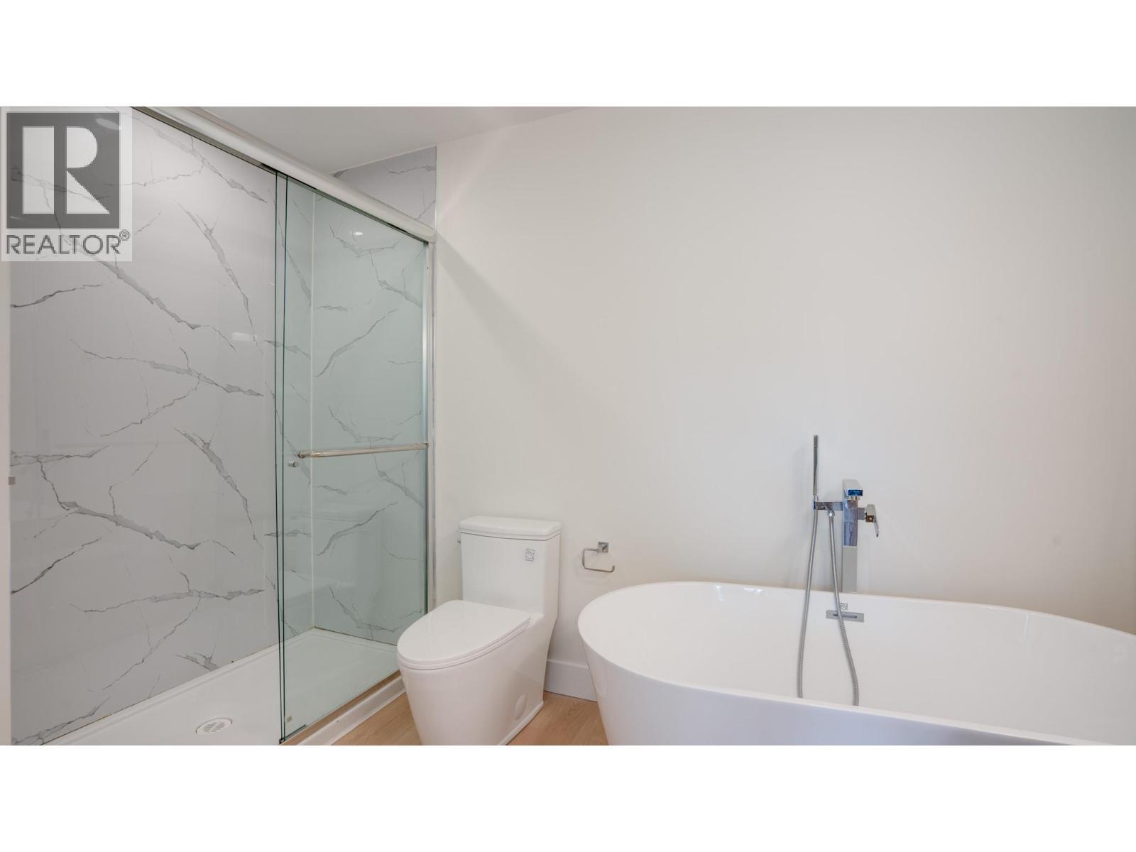 5705 Heritage Drive Unit# Sl 9, Vernon, BC - Indoor Photo Showing Bathroom