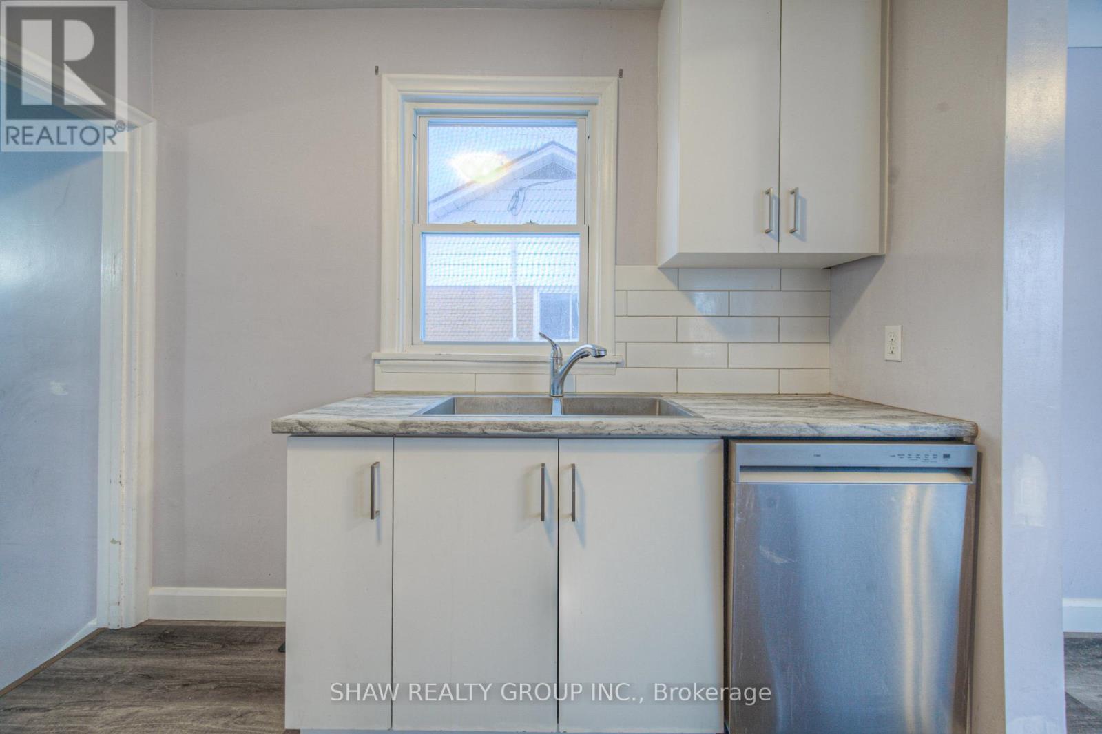 184 Patricia Avenue, Kitchener, ON - Indoor Photo Showing Kitchen With Double Sink