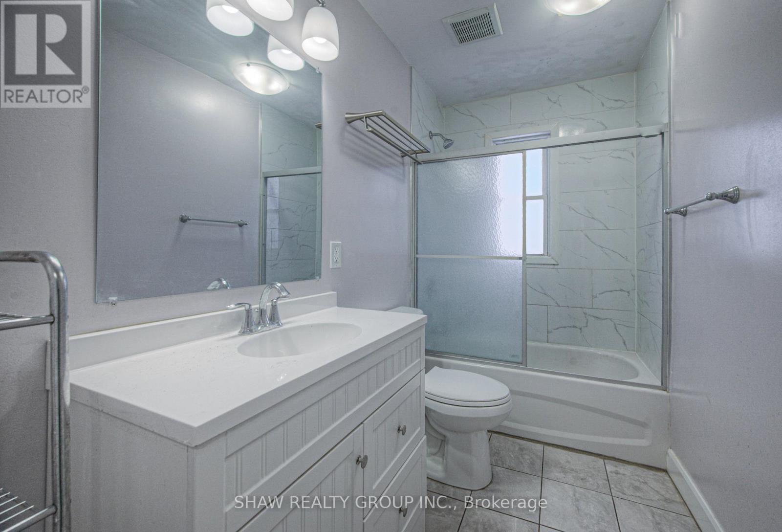 184 Patricia Avenue, Kitchener, ON - Indoor Photo Showing Bathroom