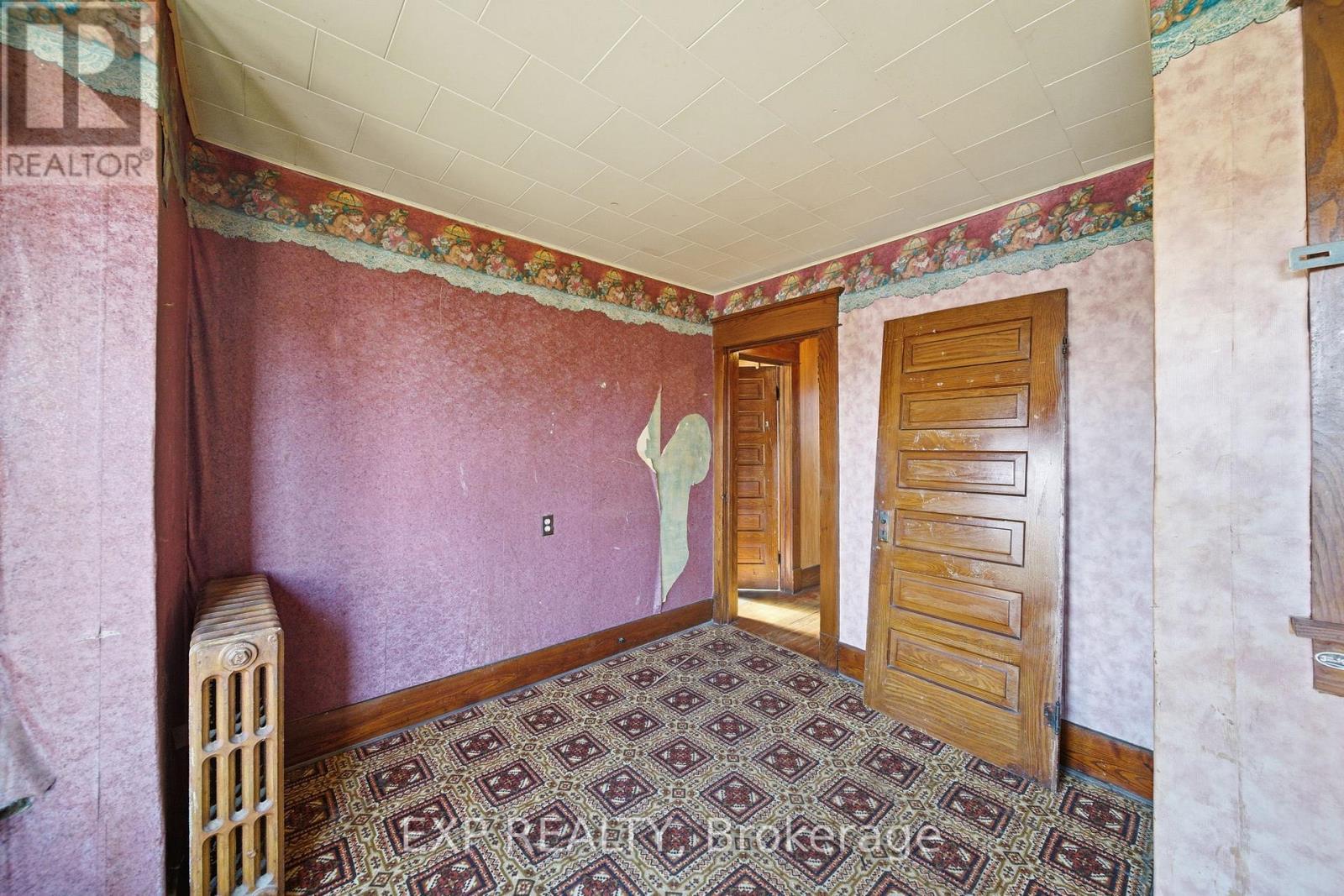 160 Head Street N, Norfolk, ON - Indoor Photo Showing Other Room