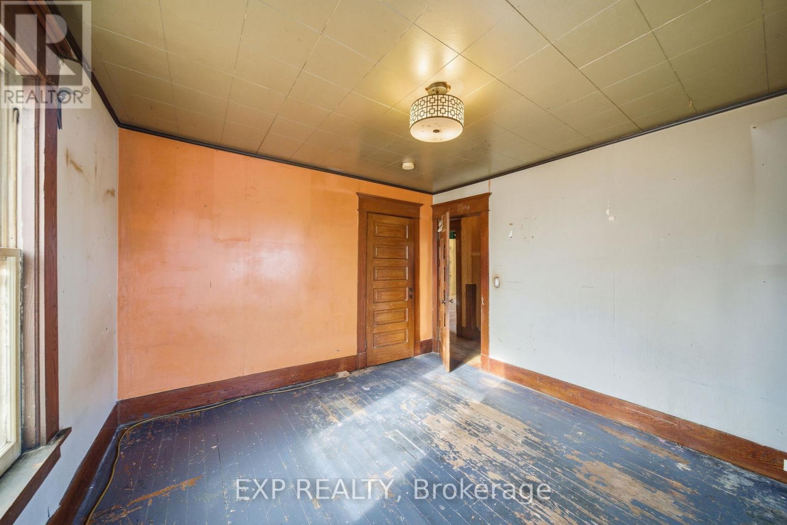 160 Head Street N, Norfolk, ON - Indoor Photo Showing Other Room