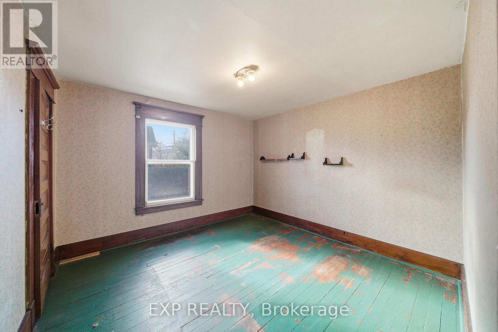 160 Head Street N, Norfolk, ON - Indoor Photo Showing Other Room