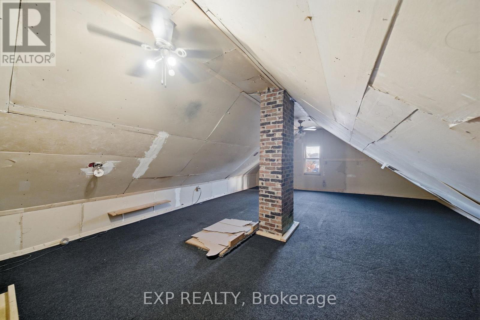 160 Head Street N, Norfolk, ON - Indoor Photo Showing Other Room