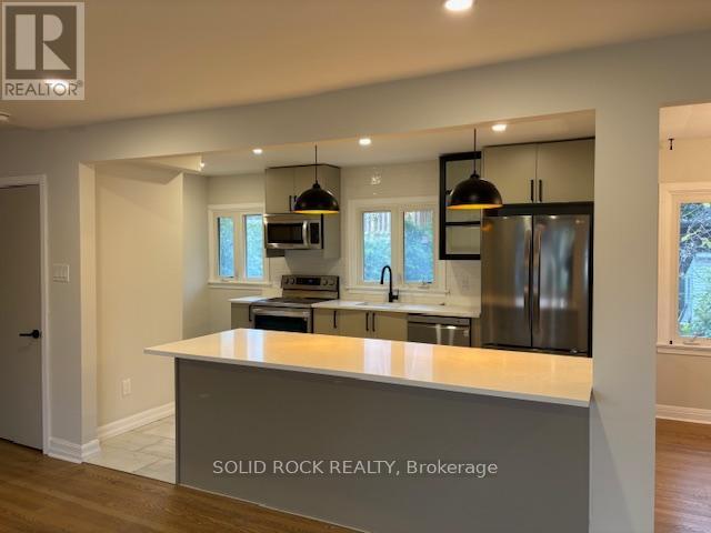 Fully renovated Kitchen - 976 Vera Street, Ottawa, ON - Indoor Photo Showing Kitchen