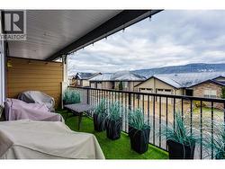 Front balcony w/Gas -