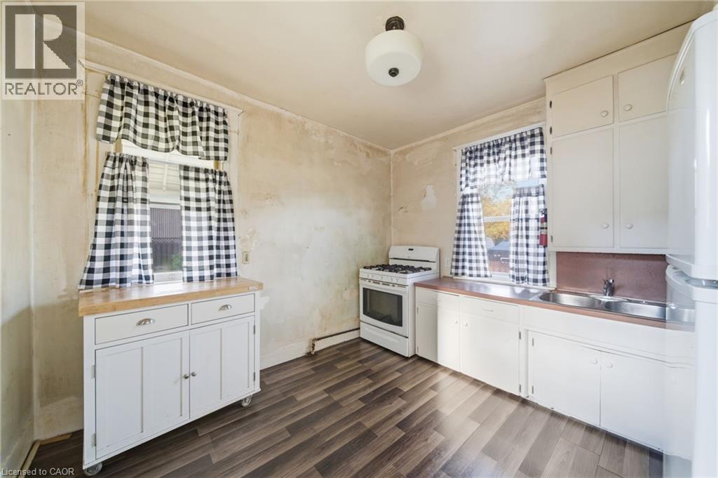 160 Head Street N, Simcoe, ON - Indoor Photo Showing Kitchen