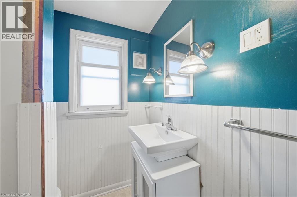 160 Head Street N, Simcoe, ON - Indoor Photo Showing Laundry Room