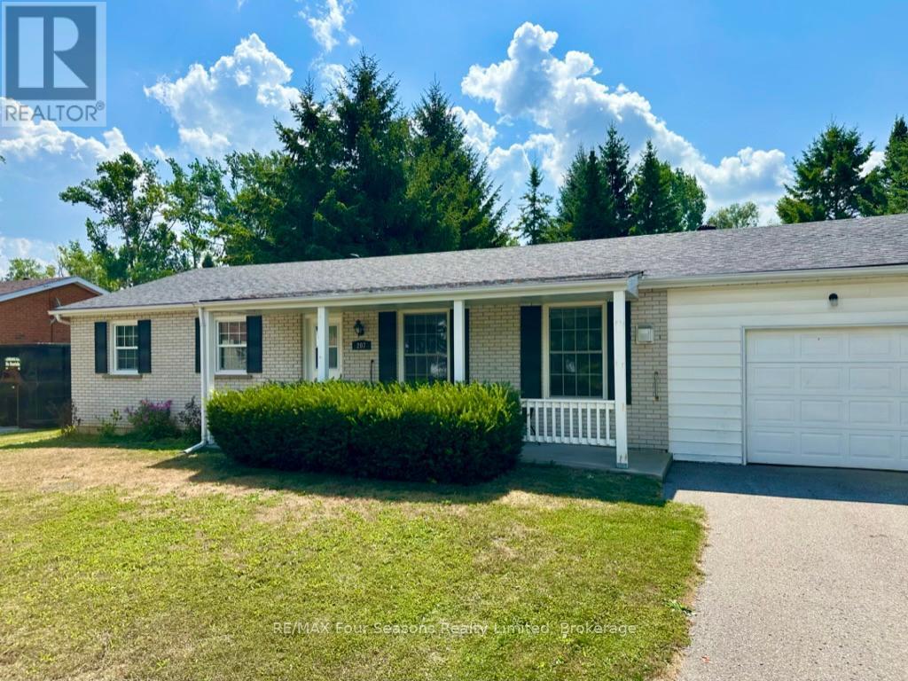 207 Christopher Street, Clearview (Stayner), ON - Outdoor