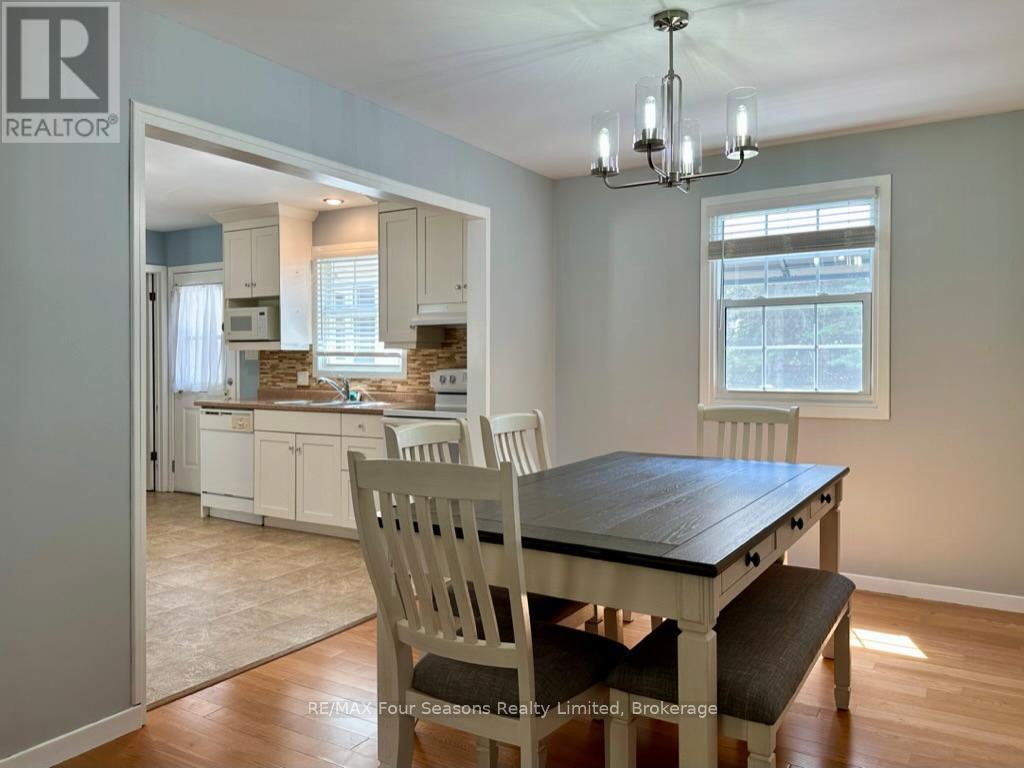 207 Christopher Street, Clearview (Stayner), ON - Indoor Photo Showing Dining Room