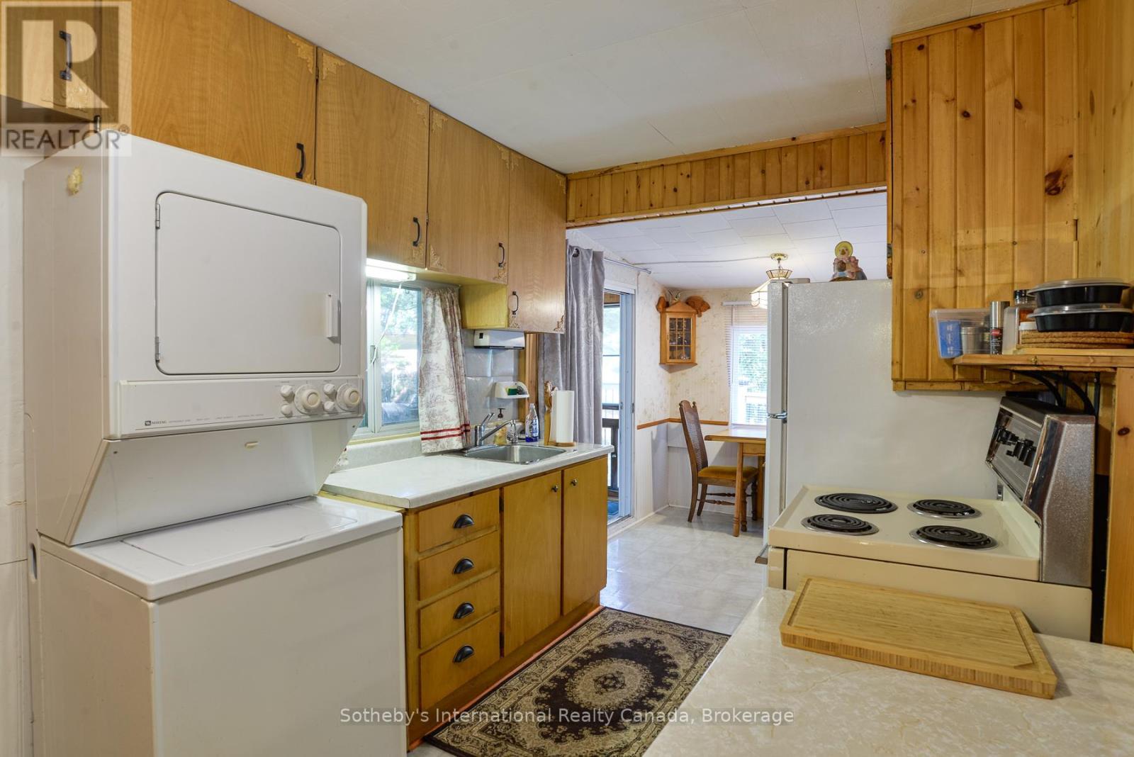 1145 South Morrison Lake Road, Gravenhurst (Wood (Gravenhurst)), ON - Indoor Photo Showing Kitchen