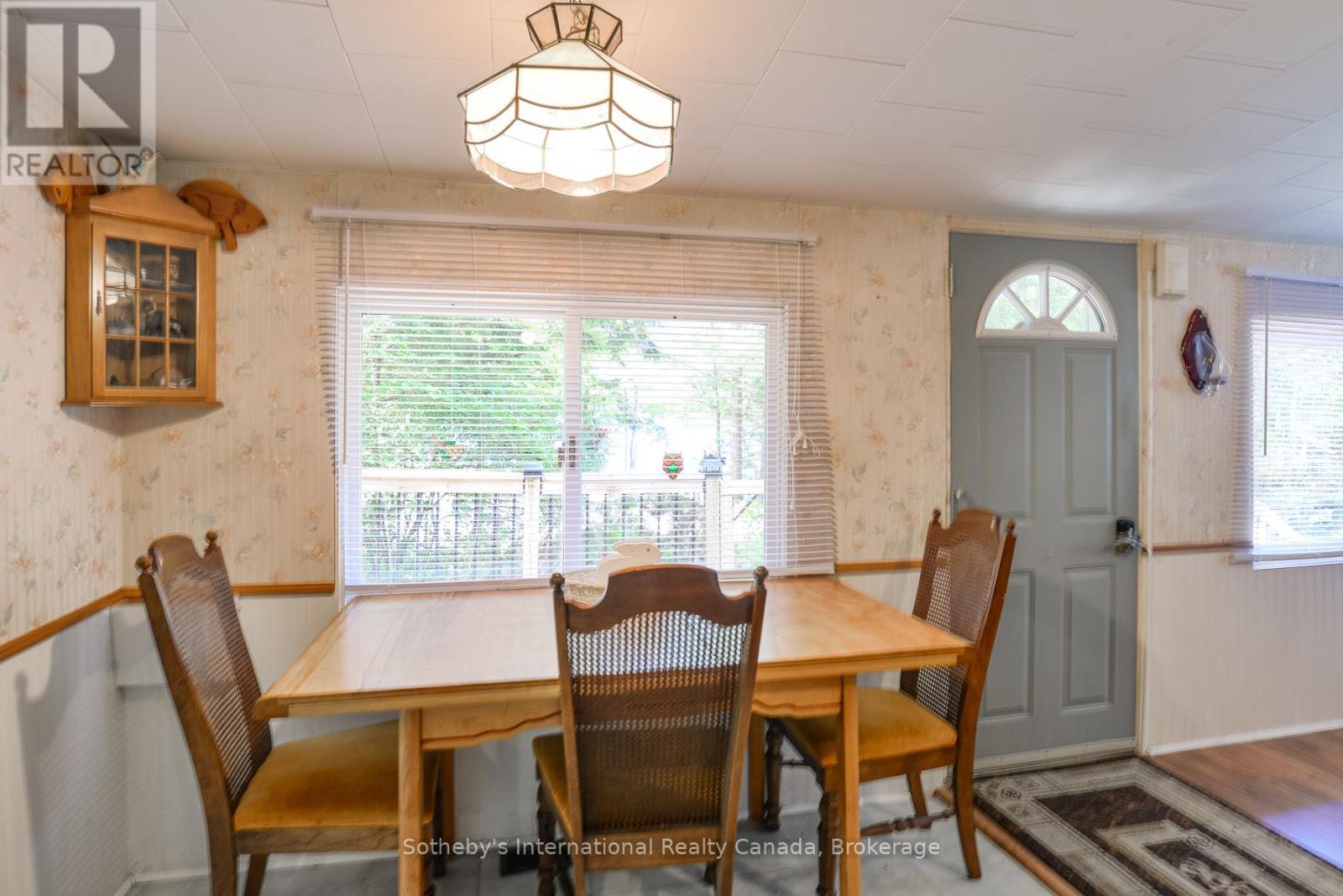 1145 South Morrison Lake Road, Gravenhurst (Wood (Gravenhurst)), ON - Indoor Photo Showing Dining Room