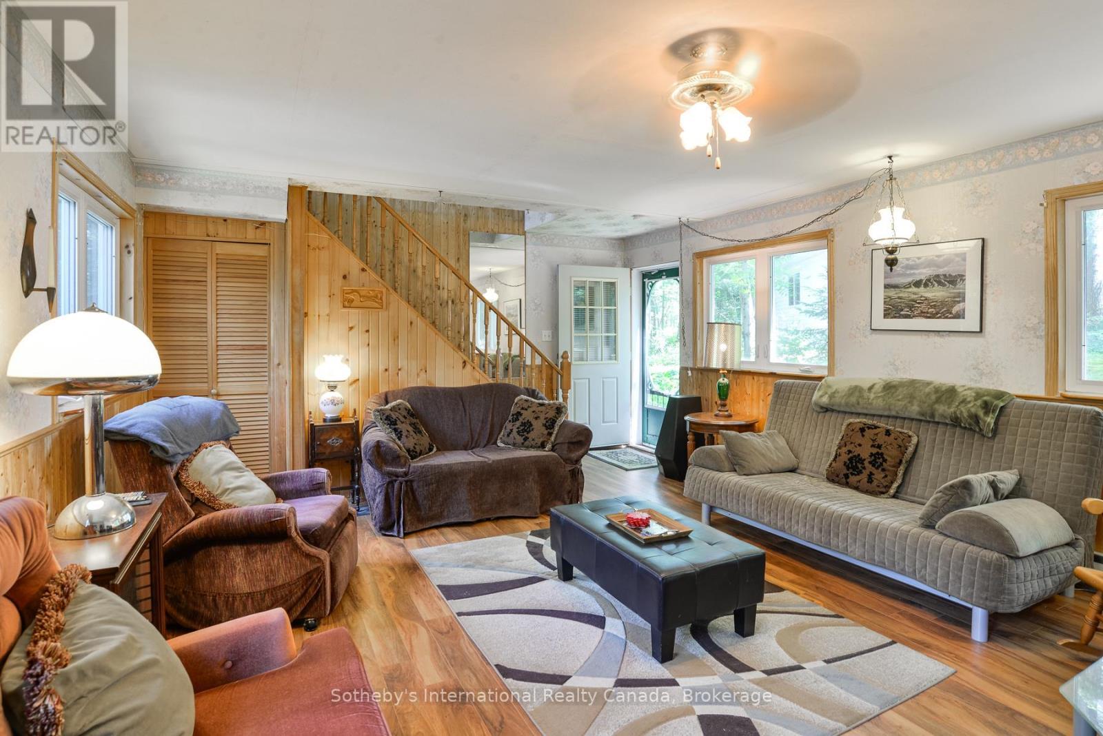 1145 South Morrison Lake Road, Gravenhurst (Wood (Gravenhurst)), ON - Indoor Photo Showing Living Room