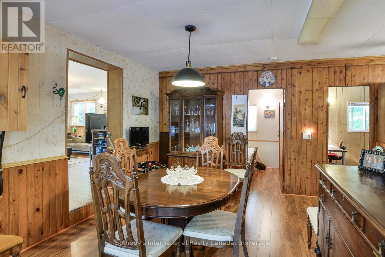 1145 South Morrison Lake Road, Gravenhurst (Wood (Gravenhurst)), ON - Indoor Photo Showing Dining Room