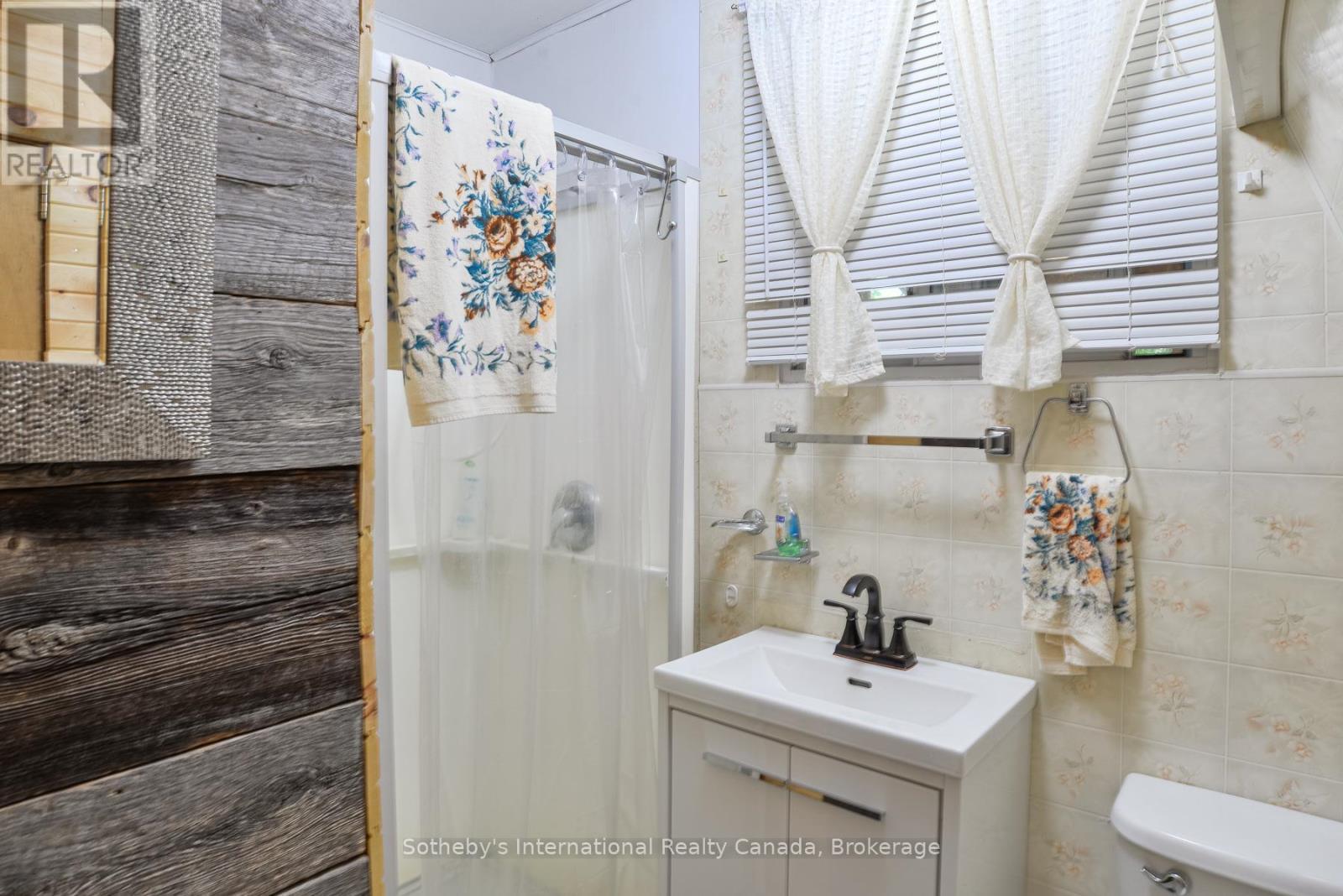 1145 South Morrison Lake Road, Gravenhurst (Wood (Gravenhurst)), ON - Indoor Photo Showing Bathroom