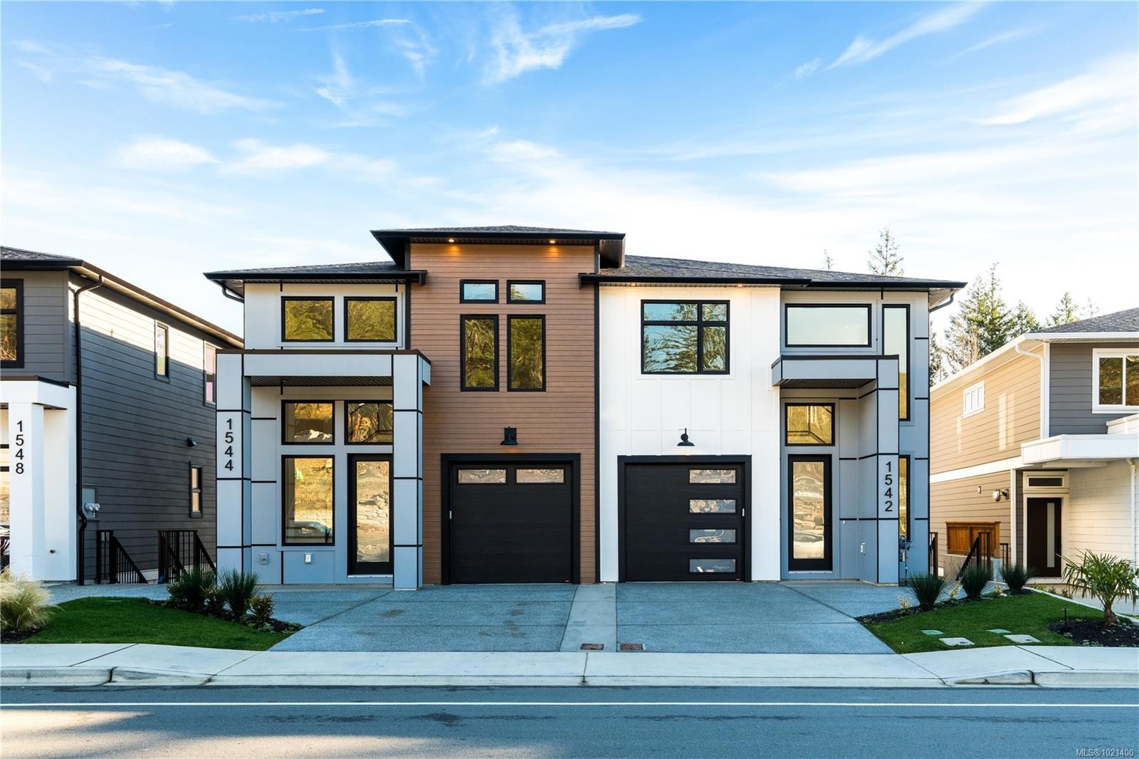 1544 Marble Pl, Langford, BC - Outdoor With Facade