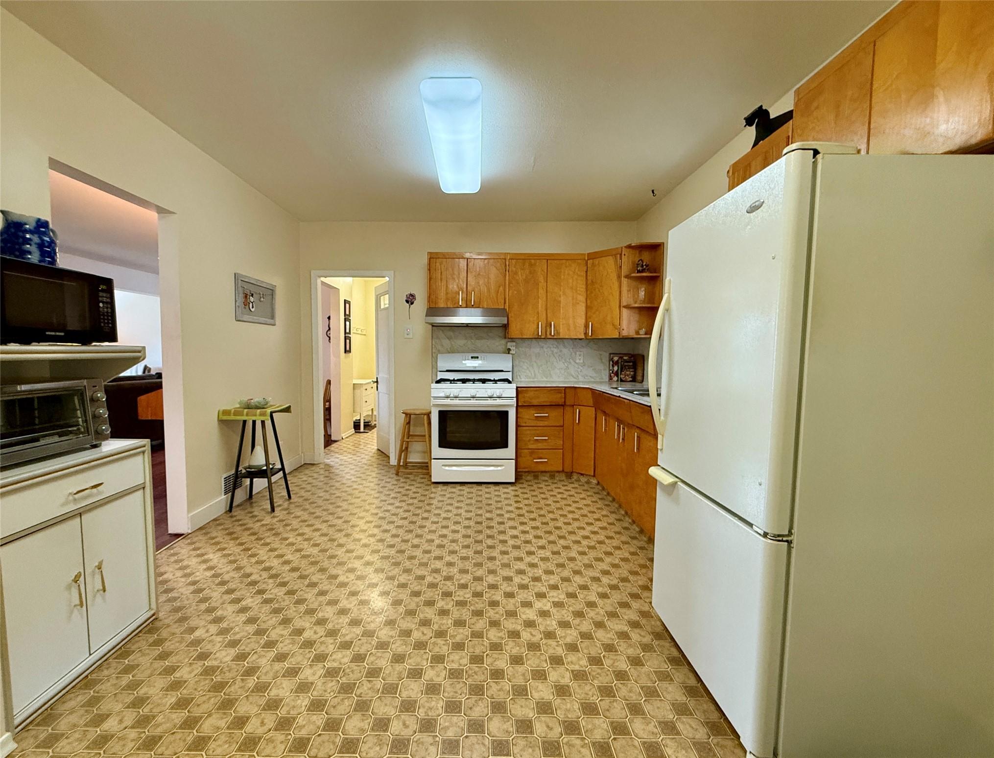 311 302Nd Avenue, Kimberley, BC - Indoor Photo Showing Kitchen