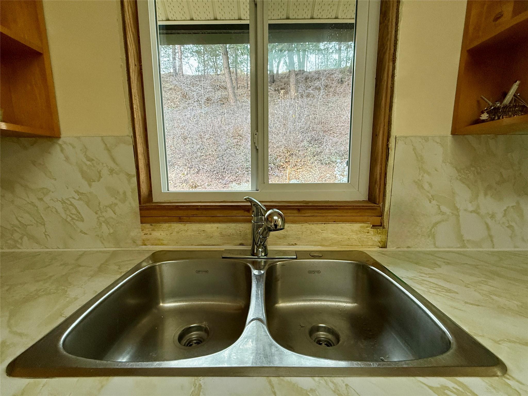 311 302Nd Avenue, Kimberley, BC - Indoor Photo Showing Kitchen With Double Sink
