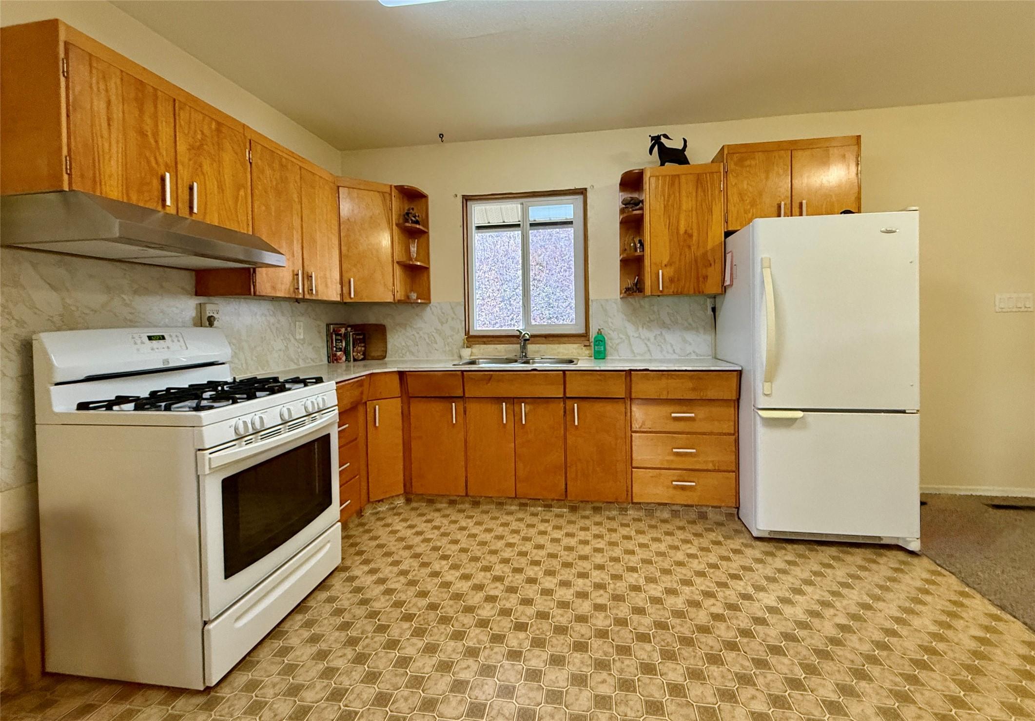 311 302Nd Avenue, Kimberley, BC - Indoor Photo Showing Kitchen With Double Sink