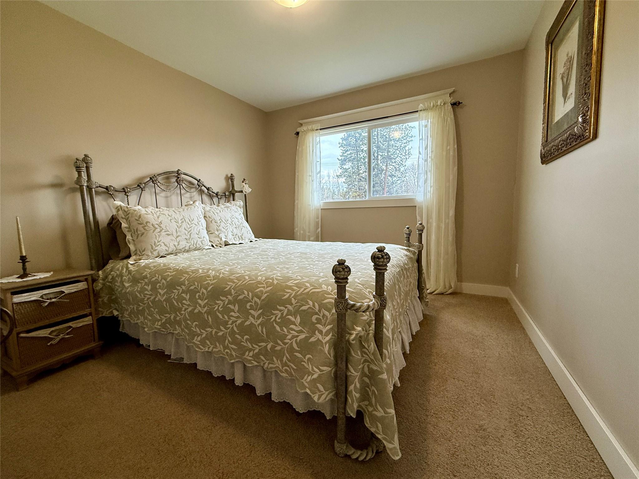 311 302Nd Avenue, Kimberley, BC - Indoor Photo Showing Bedroom