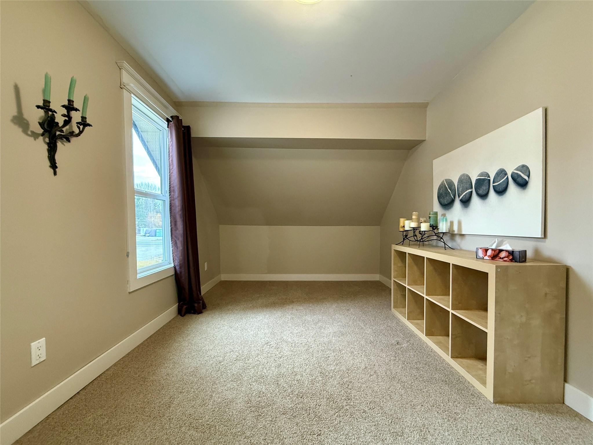 311 302Nd Avenue, Kimberley, BC - Indoor Photo Showing Other Room