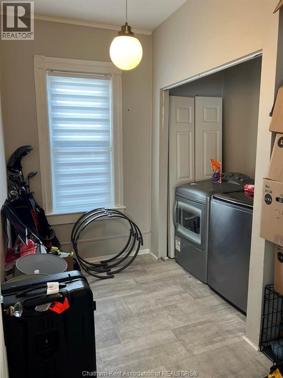 43 Elizabeth Street, Chatham, ON - Indoor Photo Showing Laundry Room