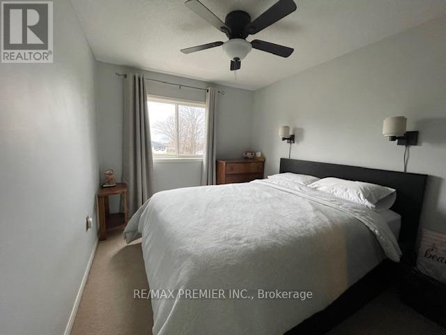 105 Courtney Crescent, Barrie, ON - Indoor Photo Showing Bedroom