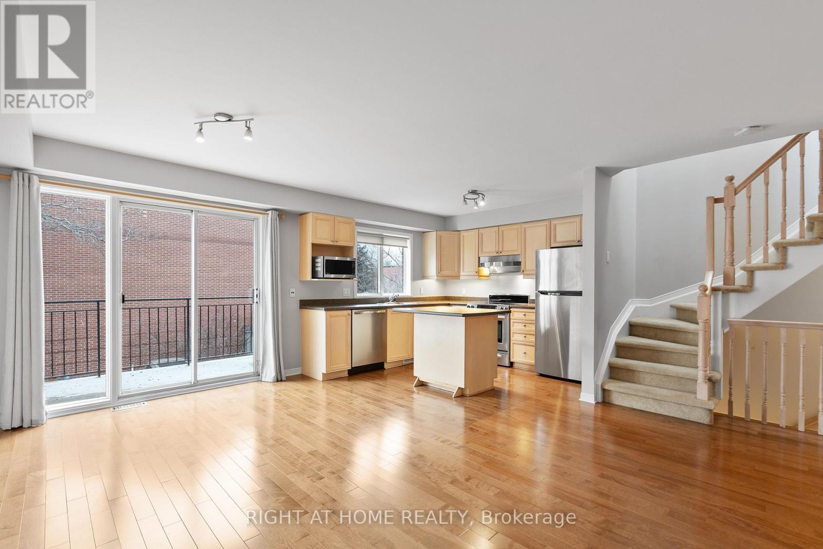 4 Thorburn Private, Ottawa, ON - Indoor Photo Showing Kitchen