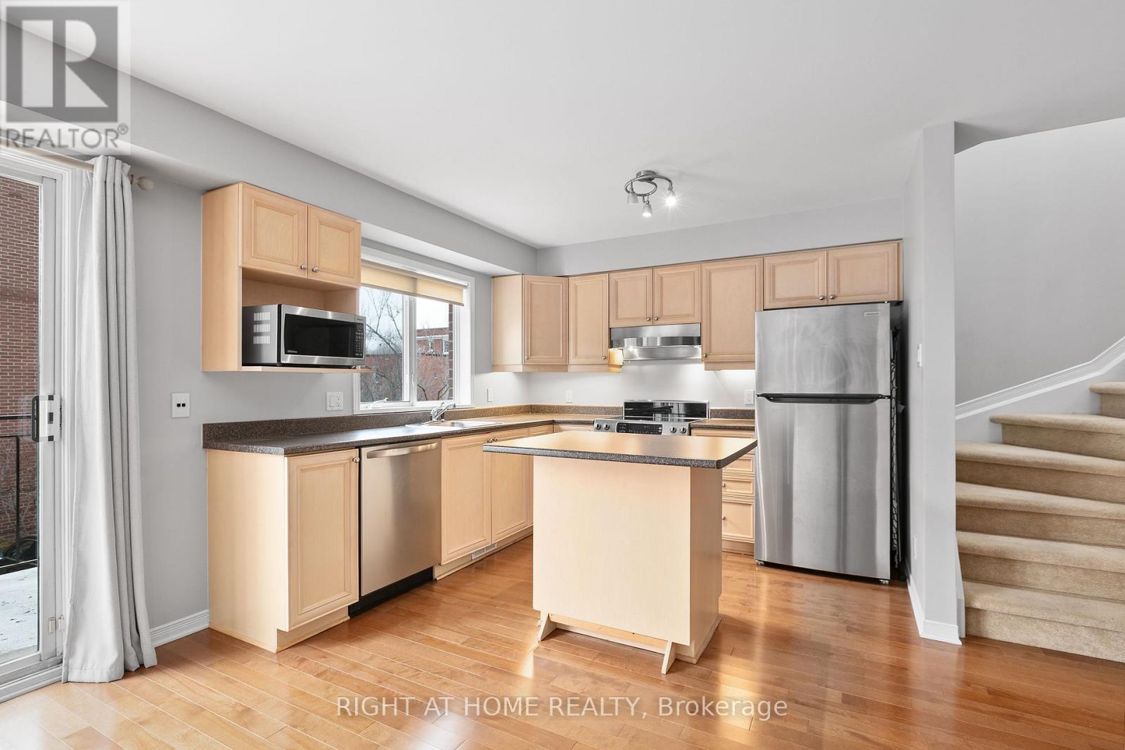 4 Thorburn Private, Ottawa, ON - Indoor Photo Showing Kitchen