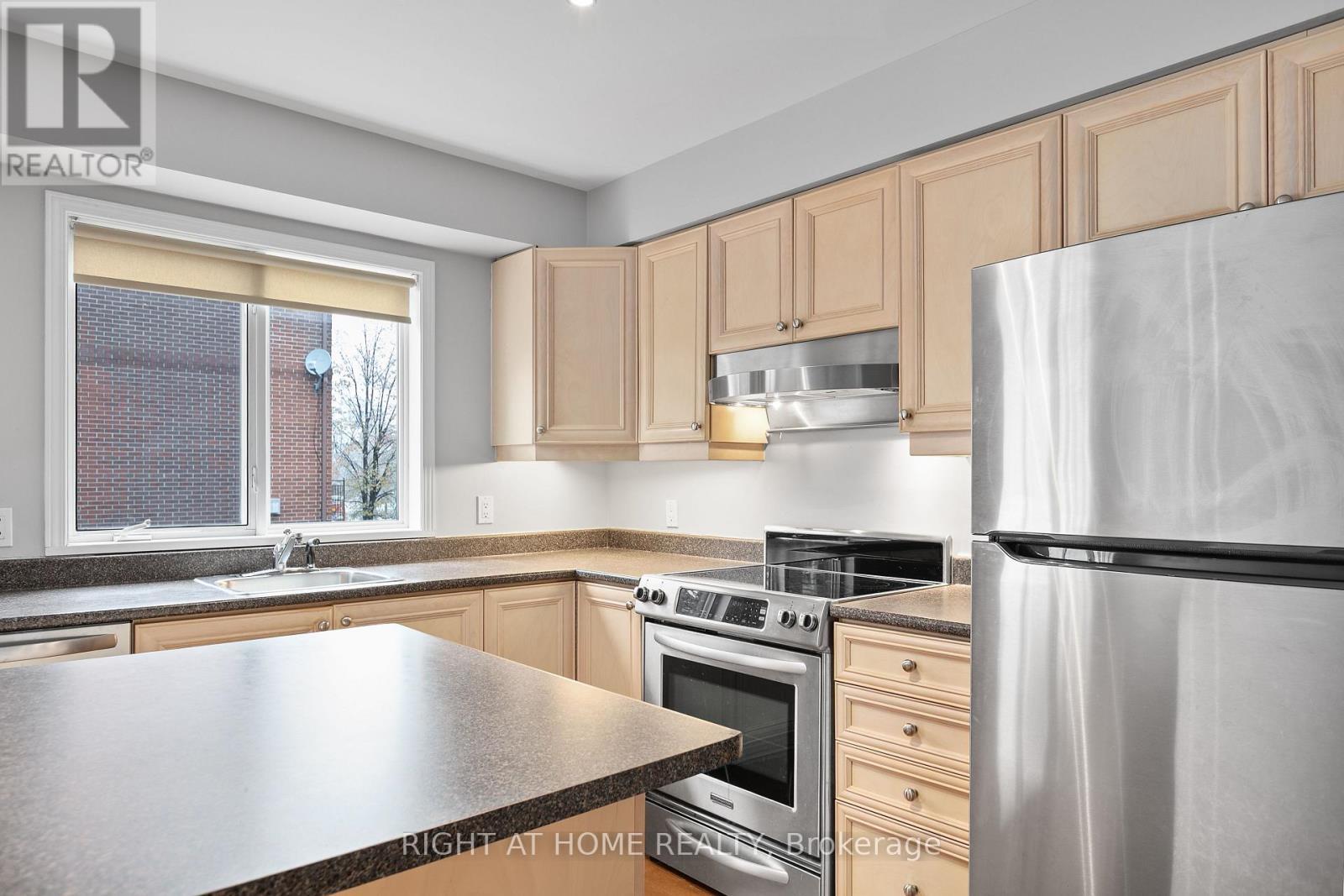 4 Thorburn Private, Ottawa, ON - Indoor Photo Showing Kitchen