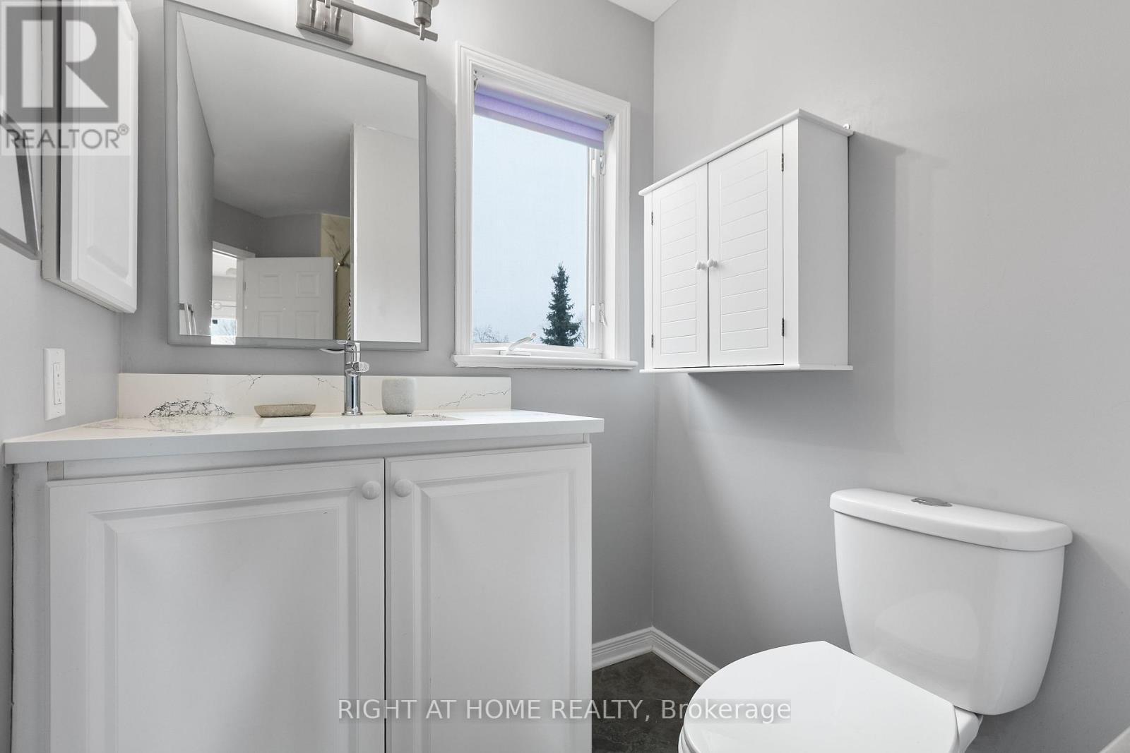4 Thorburn Private, Ottawa, ON - Indoor Photo Showing Bathroom