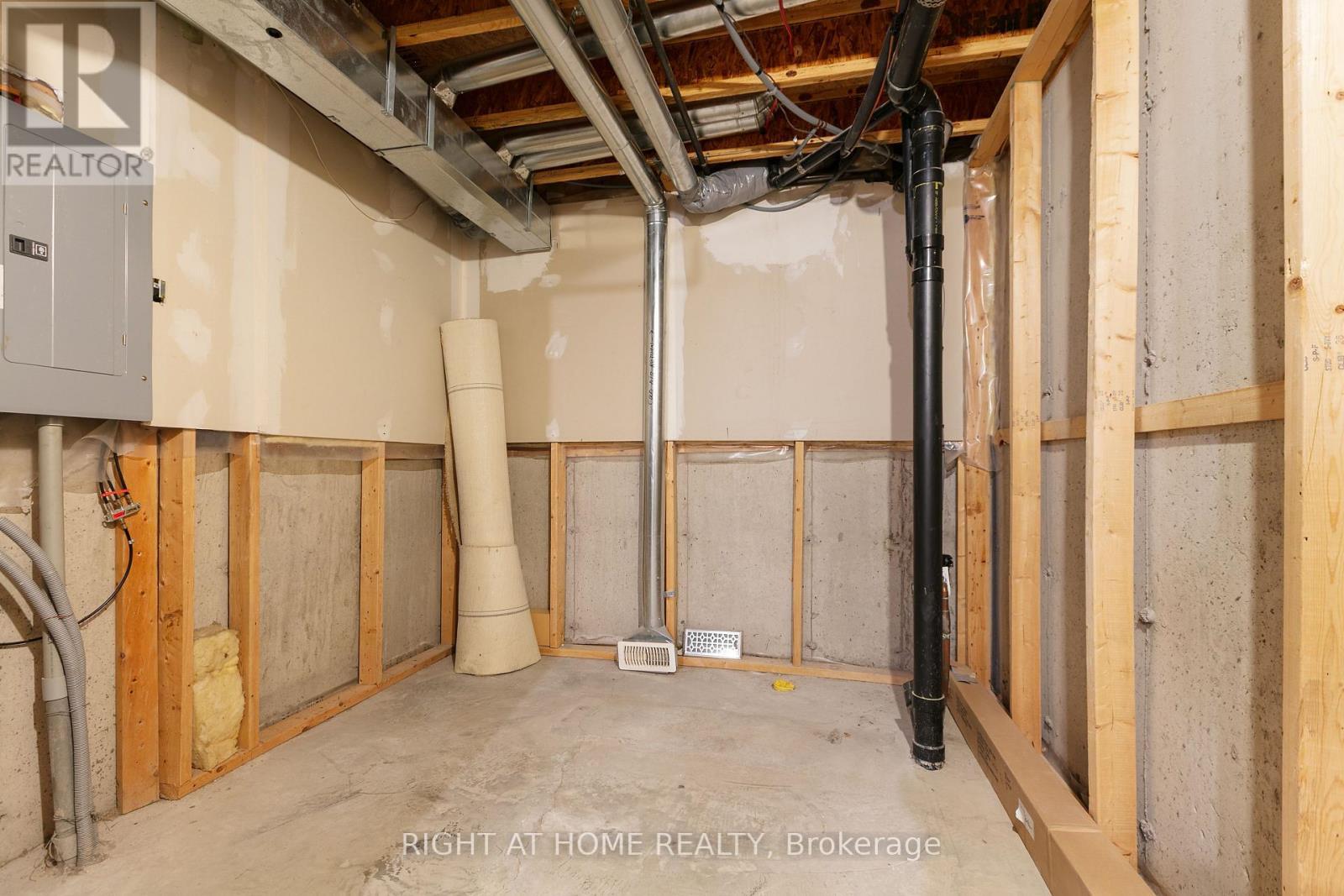 4 Thorburn Private, Ottawa, ON - Indoor Photo Showing Basement