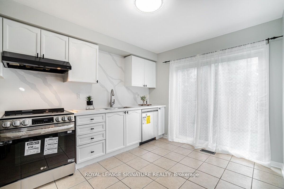 2291 Colbeck Street, Oakville, ON - Indoor Photo Showing Kitchen