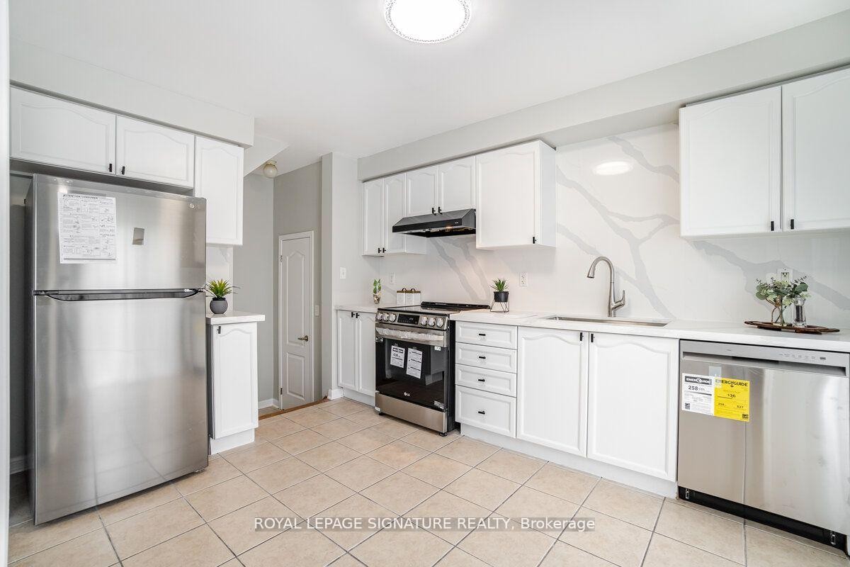 2291 Colbeck Street, Oakville, ON - Indoor Photo Showing Kitchen