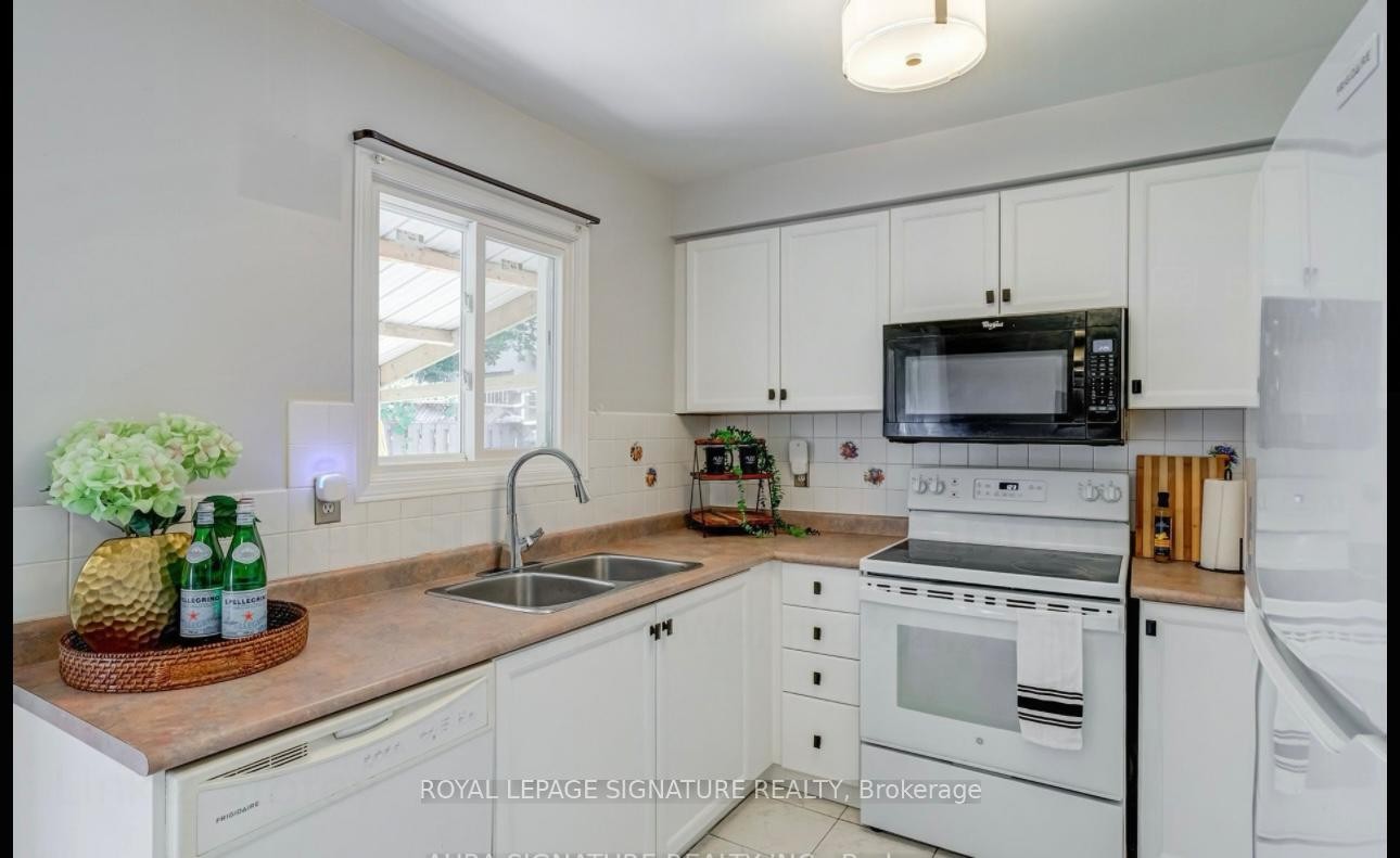 69 Alaskan Summit Court, Brampton, ON - Indoor Photo Showing Kitchen With Double Sink