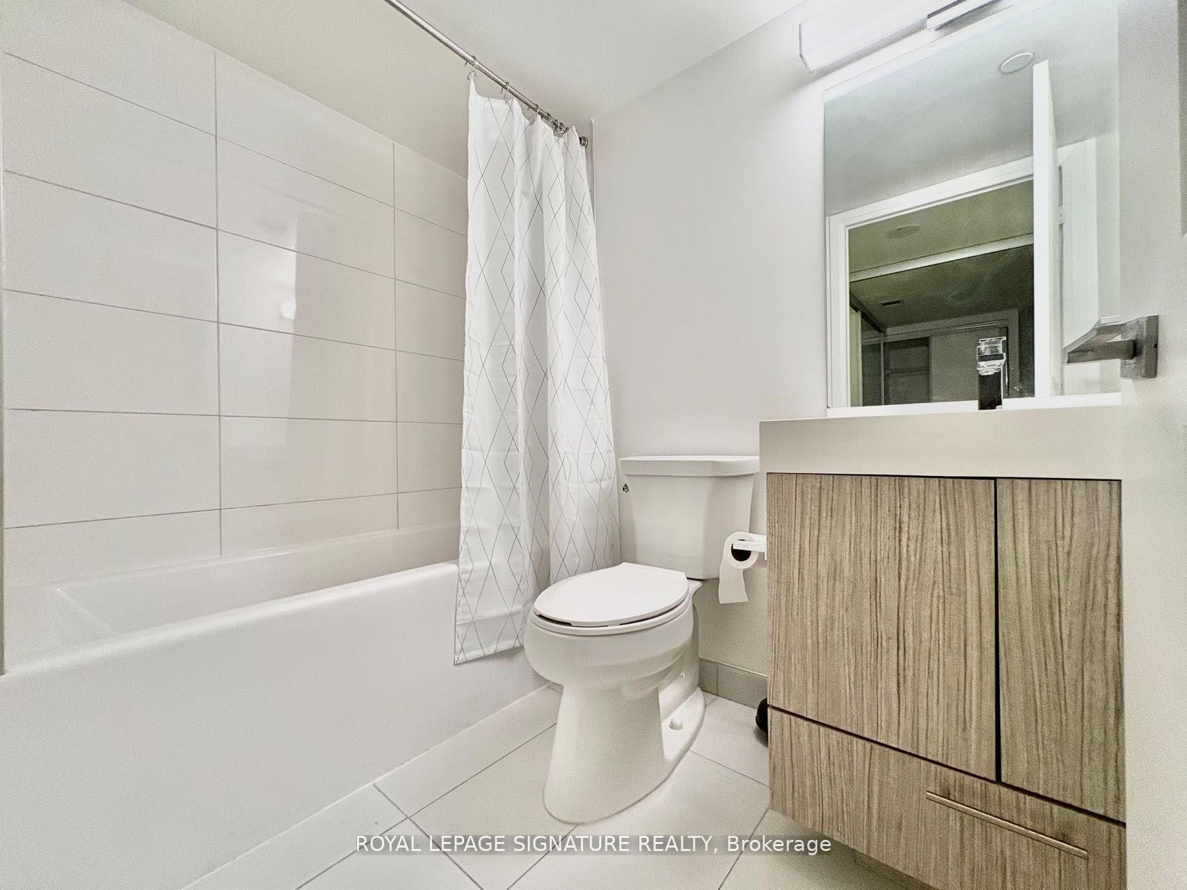 614-251 Jarvis Street, Toronto, ON - Indoor Photo Showing Bathroom