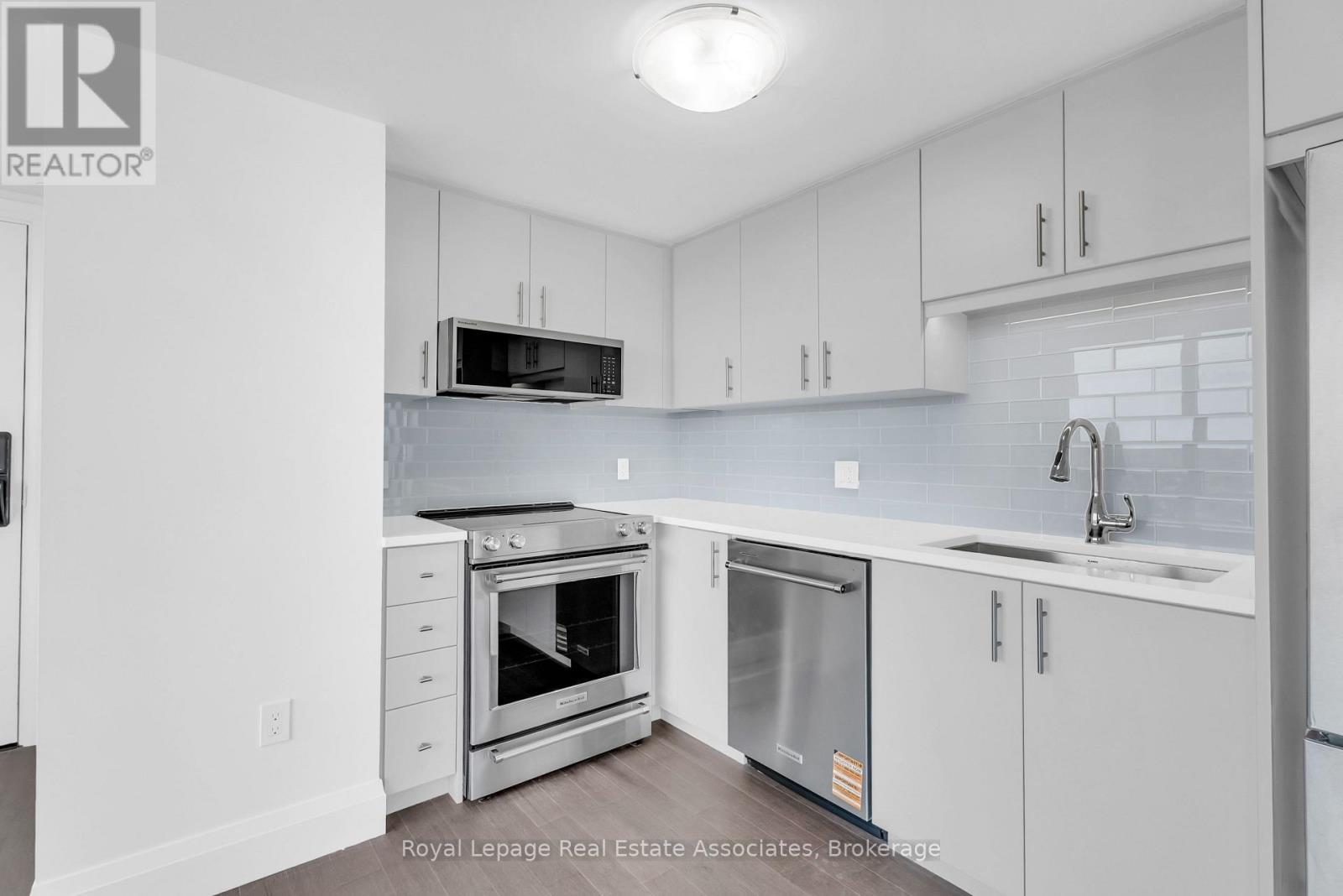 1212 - 93 Arthur Street S, Guelph, ON - Indoor Photo Showing Kitchen