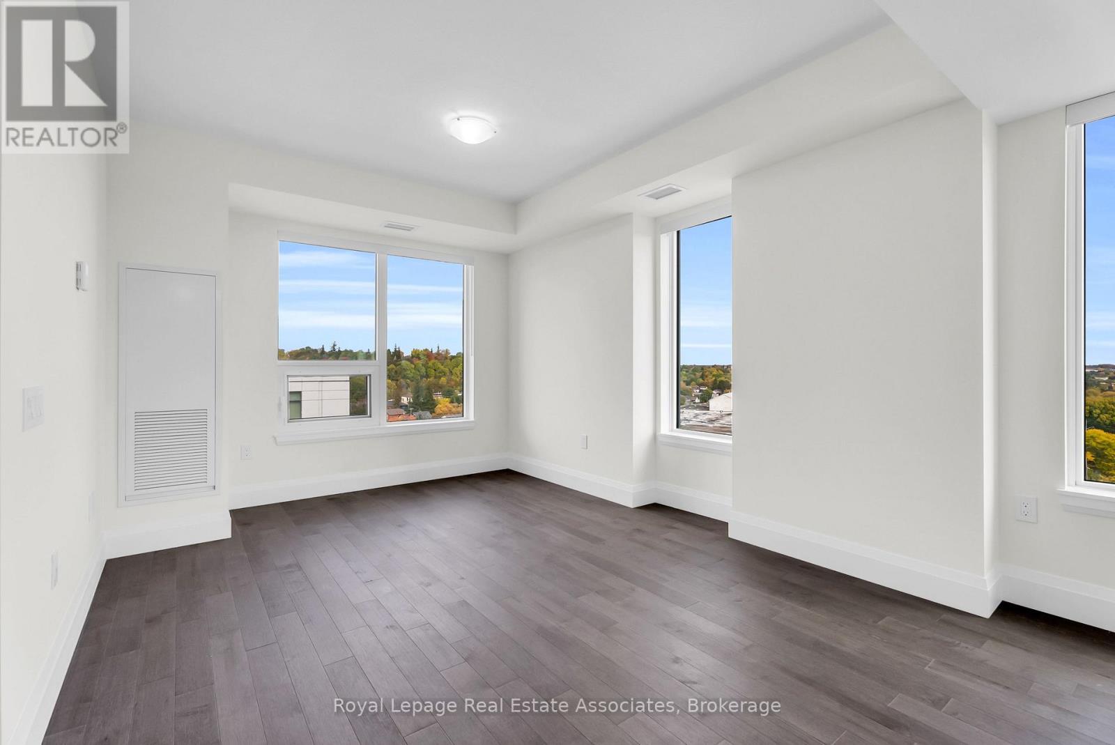 1212 - 93 Arthur Street S, Guelph, ON - Indoor Photo Showing Other Room