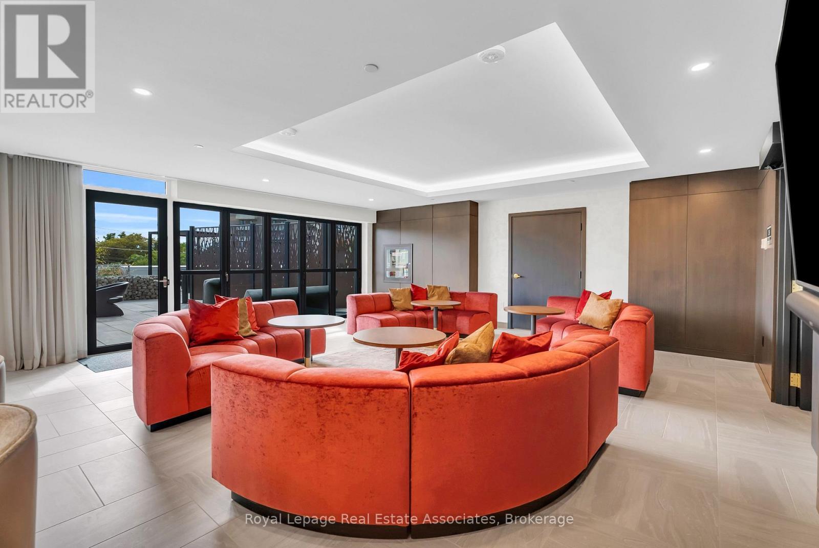 1212 - 93 Arthur Street S, Guelph, ON - Indoor Photo Showing Living Room