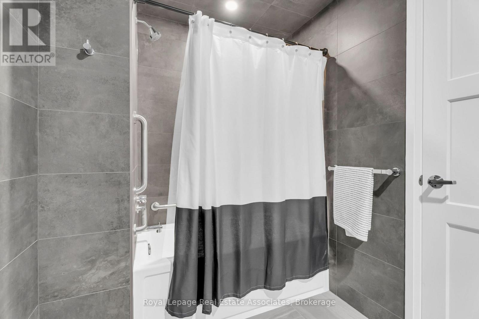 1212 - 93 Arthur Street S, Guelph, ON - Indoor Photo Showing Bathroom