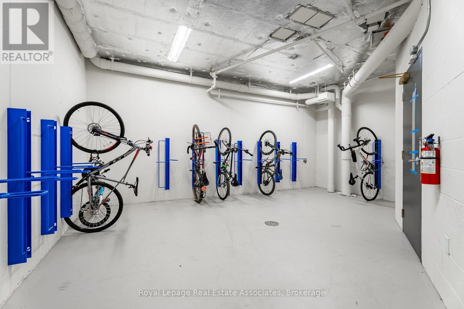 1212 - 93 Arthur Street S, Guelph, ON - Indoor