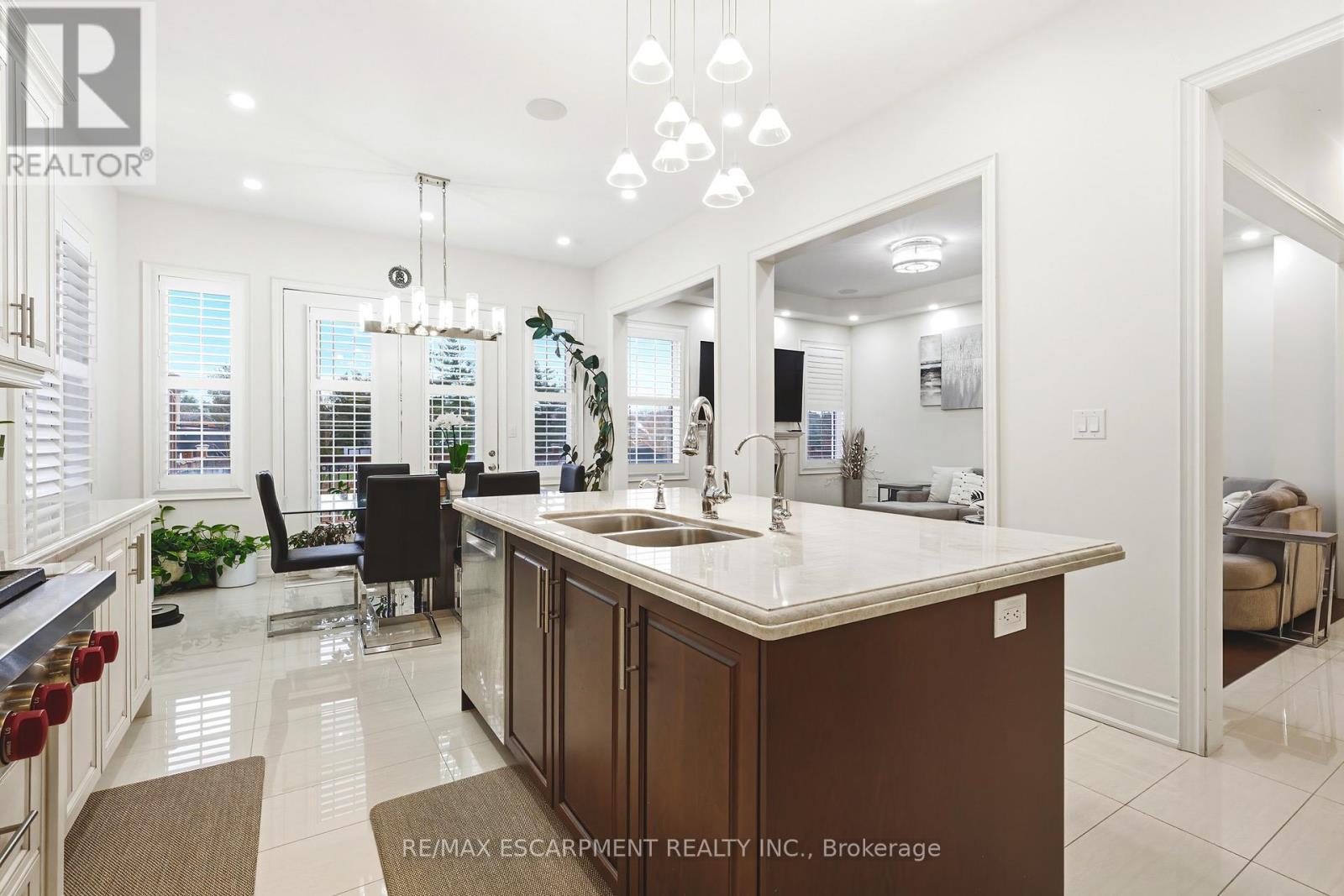 60 Golden Hawk Drive, Hamilton, ON - Indoor Photo Showing Kitchen With Double Sink