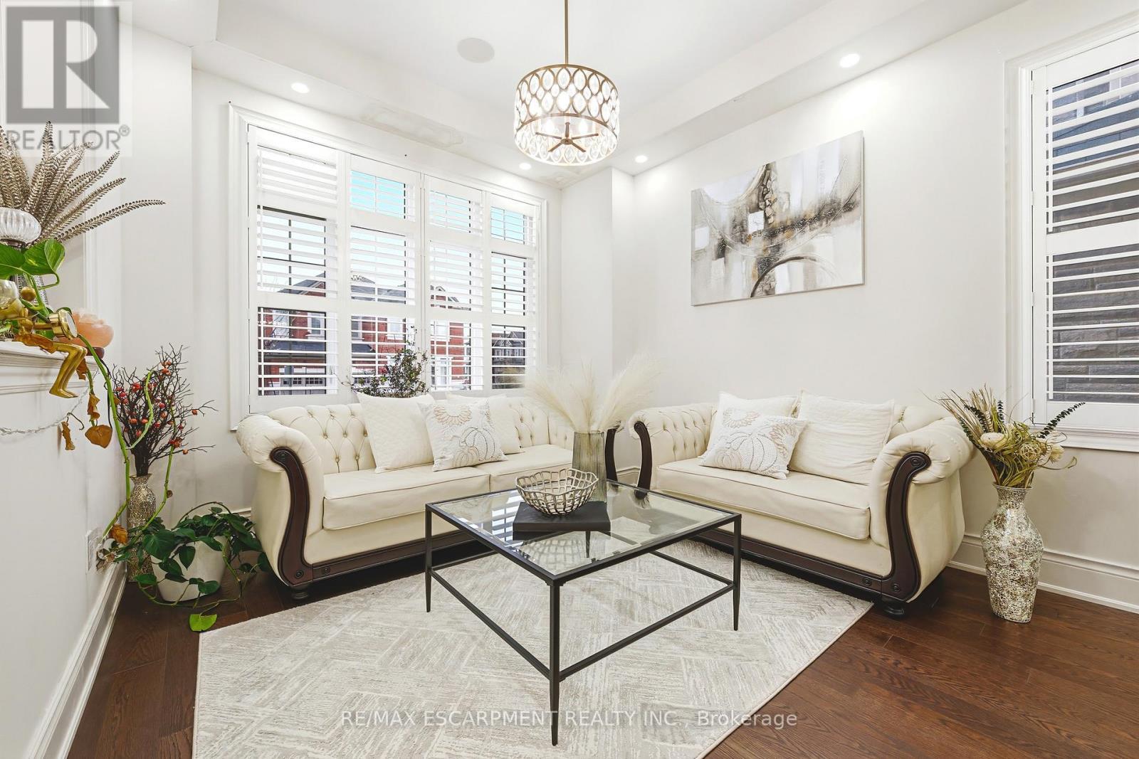 60 Golden Hawk Drive, Hamilton, ON - Indoor Photo Showing Other Room