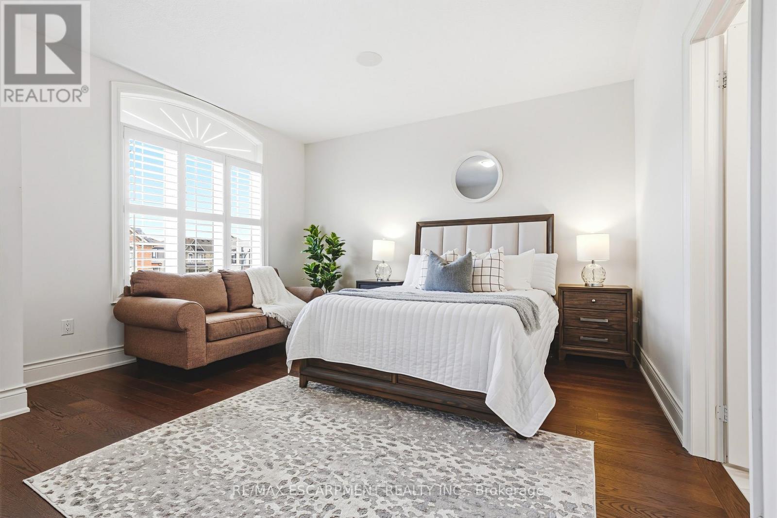 60 Golden Hawk Drive, Hamilton, ON - Indoor Photo Showing Bedroom