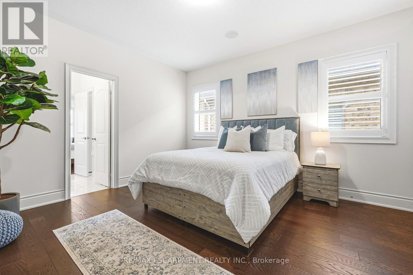 60 Golden Hawk Drive, Hamilton, ON - Indoor Photo Showing Bedroom