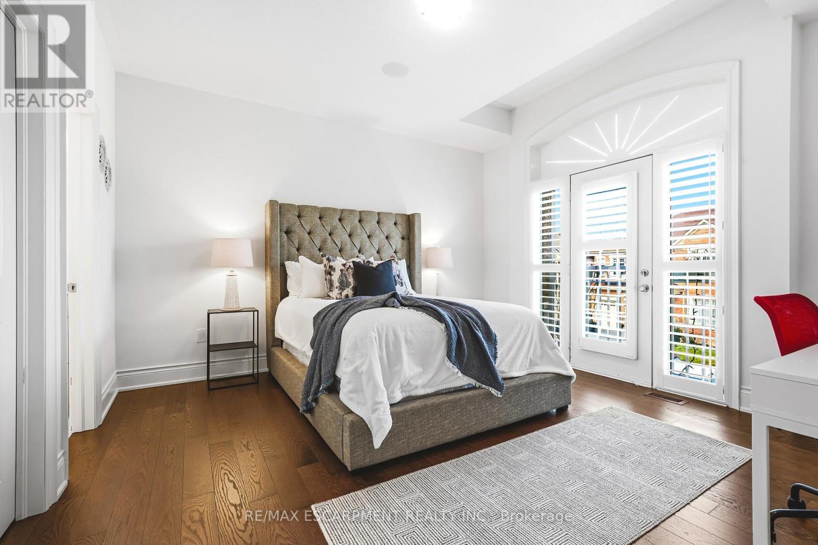 60 Golden Hawk Drive, Hamilton, ON - Indoor Photo Showing Bedroom