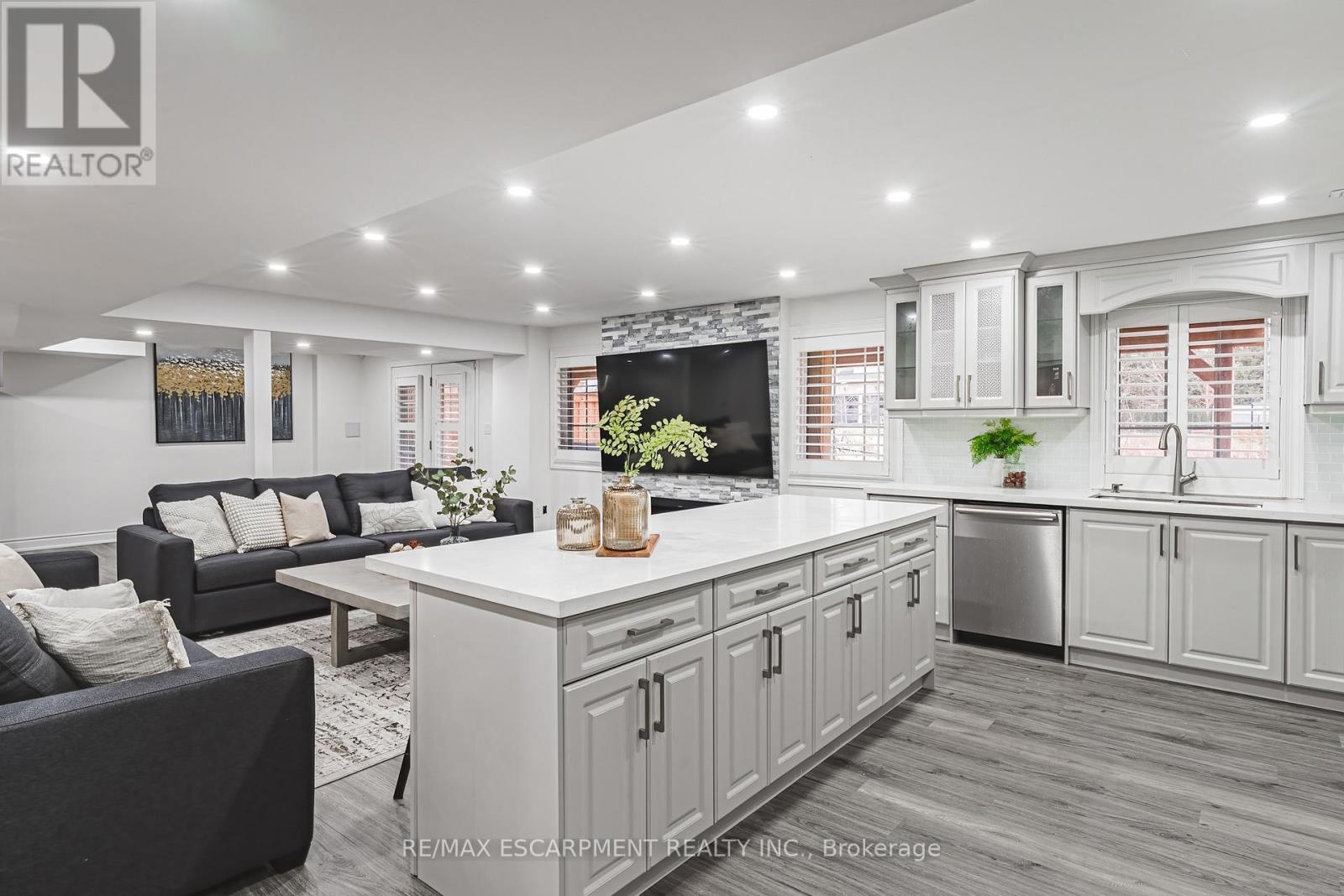 60 Golden Hawk Drive, Hamilton, ON - Indoor