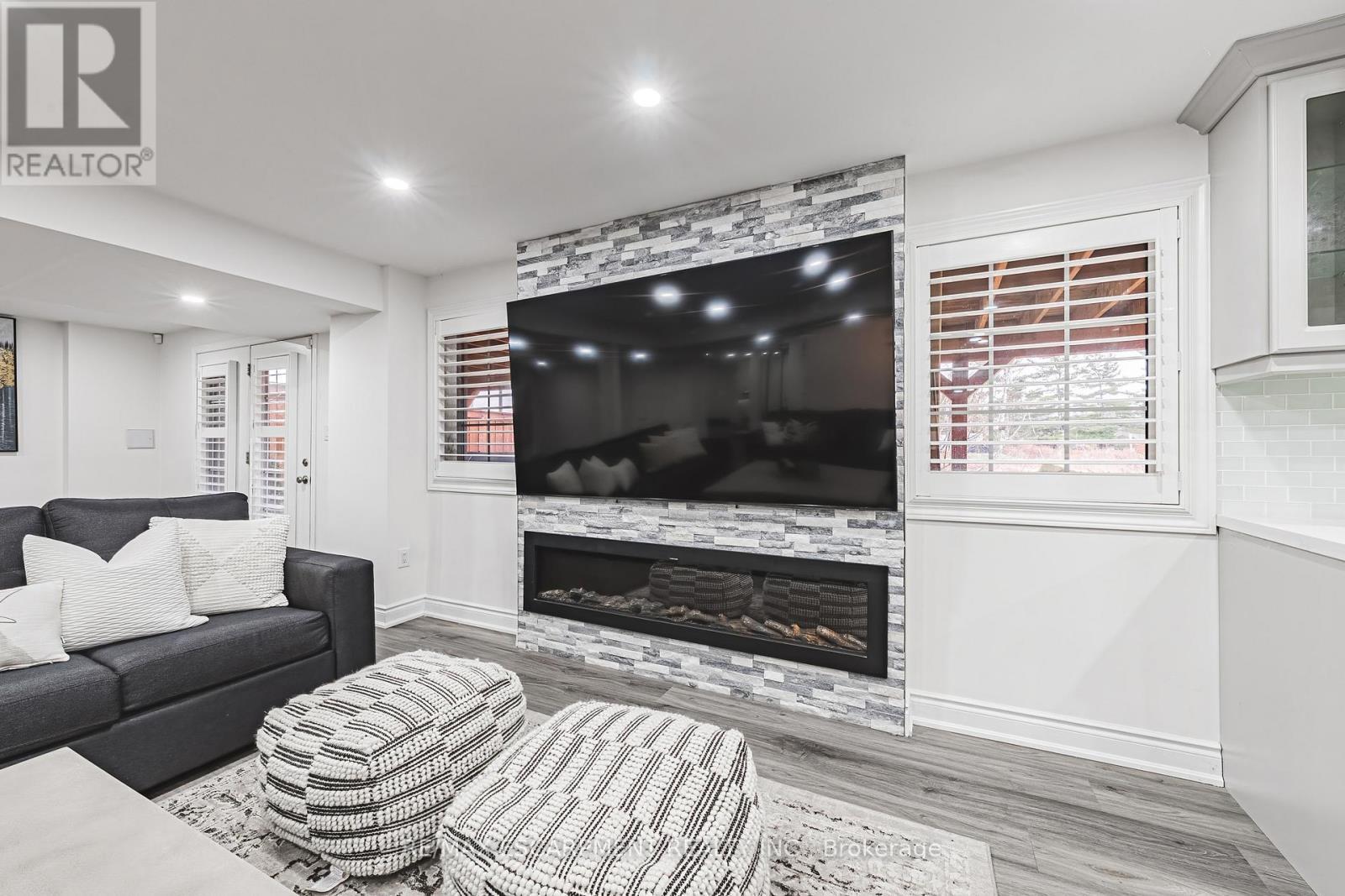 60 Golden Hawk Drive, Hamilton, ON - Indoor Photo Showing Living Room With Fireplace