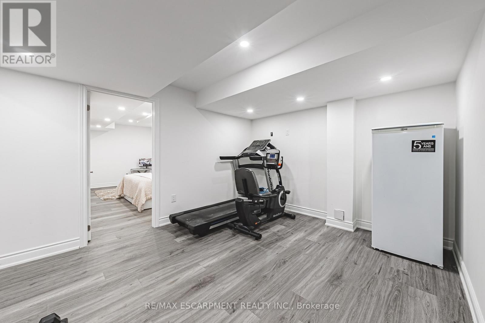60 Golden Hawk Drive, Hamilton, ON - Indoor Photo Showing Gym Room